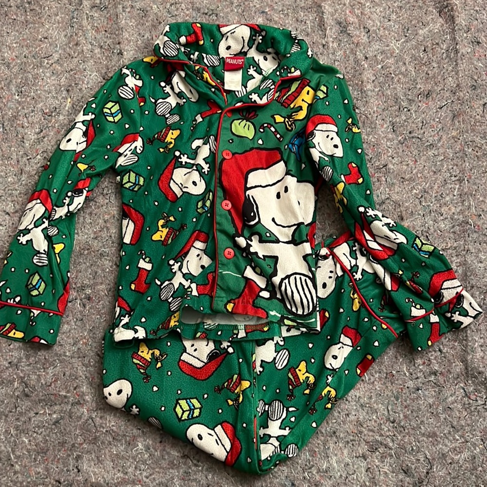 Unisex Kids Sz. Medium Peanuts Holiday Pajamas
